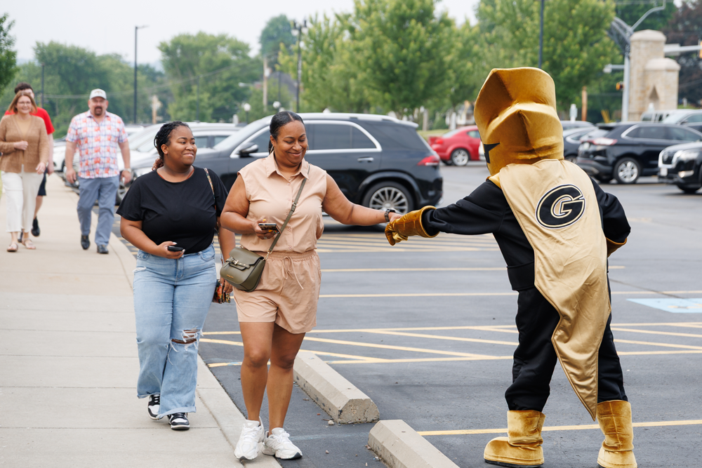 Student with parents visiting Geneva College